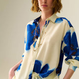 Q2 - Relaxed Shirt in white With Blue Tropical Flower Print
