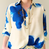 Q2 - Relaxed Shirt in white With Blue Tropical Flower Print