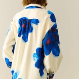 Q2 - Relaxed Shirt in white With Blue Tropical Flower Print